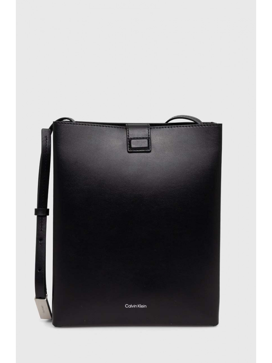 Kožená kabelka Calvin Klein černá barva K60K612649